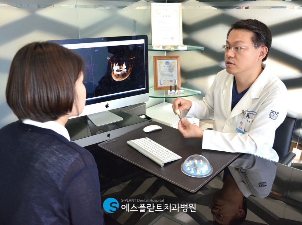 백상현 원장 직접 상담 장면