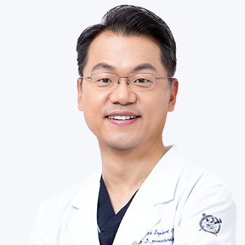 에스플란트치과병원 대표원장 백상현 치과의사